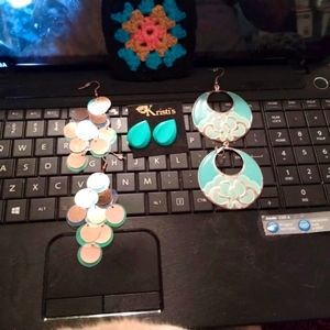 Beautiful vintage dropping dangle earring lot